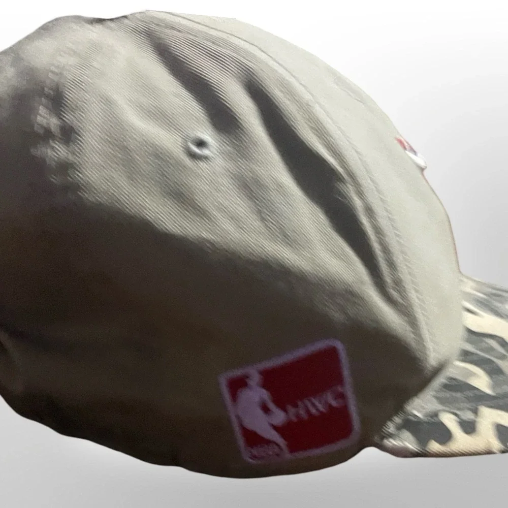 Chicago Bulls‎ NBA Hardwood Classics Camo Brim Snapback Hat Adult OSFA sporty